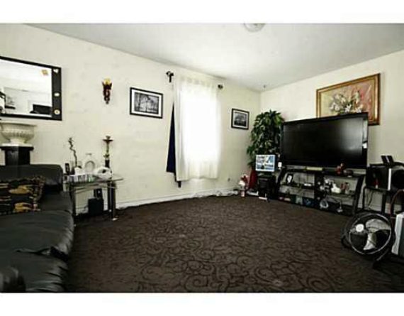 http://cdn.canadapropertylisting.com//Property/medium/3/2016/3/21/7-bedroom-single-family-property-for-sale-5247670711715358736.jpg