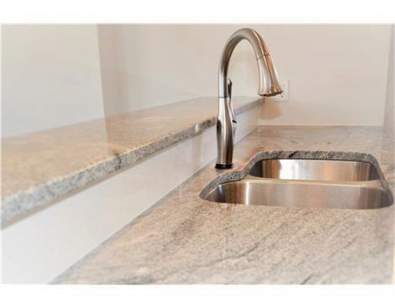 http://cdn.canadapropertylisting.com//Property/medium/3/2016/3/21/multi-family-property-for-sale-5247670711769444144.jpg
