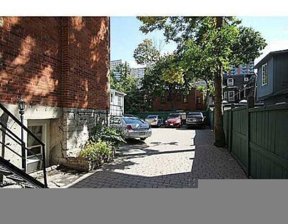 http://cdn.canadapropertylisting.com//Property/medium/3/2016/3/21/office-for-sale-5247670711765343734.jpg