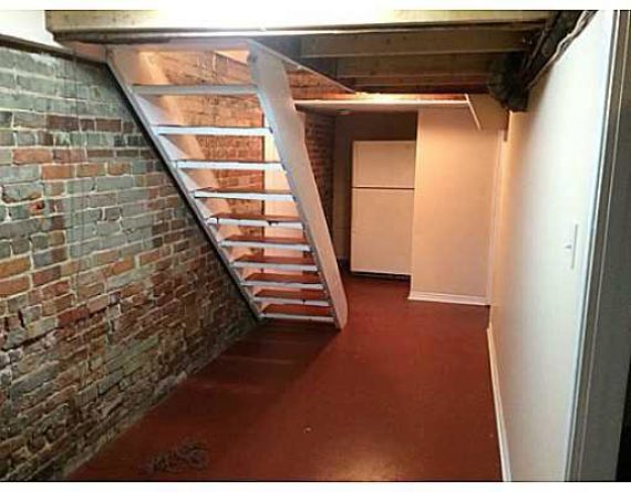 http://cdn.canadapropertylisting.com//Property/medium/3/2016/3/21/single-family-property-for-sale-5247670711765693769.jpg