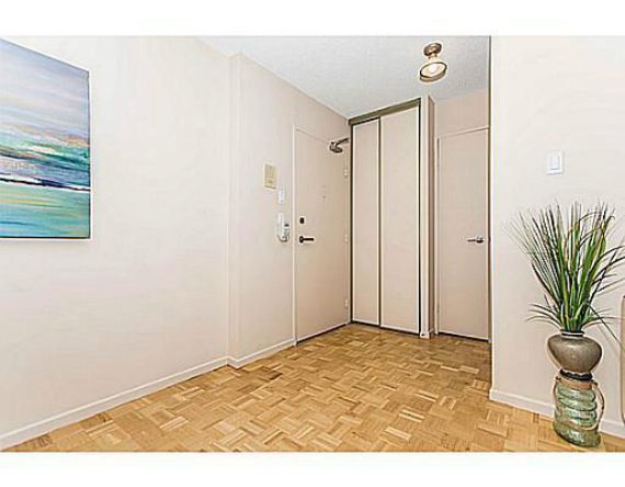 http://cdn.canadapropertylisting.com//Property/medium/3/2016/3/24/1-bedroom-single-family-property-for-sale-5247670711796616861.jpg