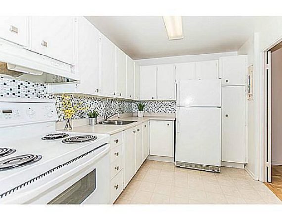 http://cdn.canadapropertylisting.com//Property/medium/3/2016/3/24/1-bedroom-single-family-property-for-sale-5247670711796666866.jpg