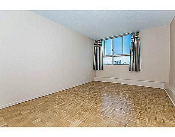 http://cdn.canadapropertylisting.com//Property/medium/3/2016/3/24/1-bedroom-single-family-property-for-sale-5247670711796686868.jpg