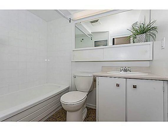 http://cdn.canadapropertylisting.com//Property/medium/3/2016/3/24/1-bedroom-single-family-property-for-sale-5247670711796696869.jpg