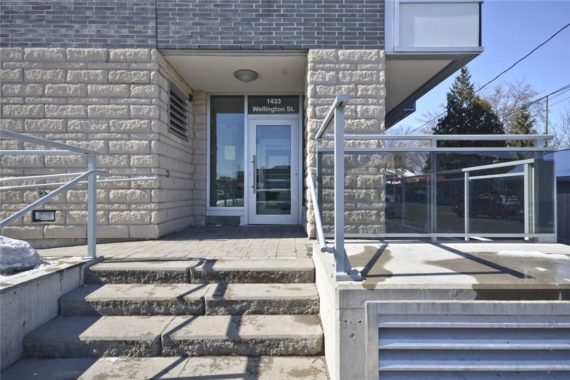 http://cdn.canadapropertylisting.com//Property/medium/3/2016/3/24/1-bedroom-single-family-property-for-sale-5247670711814038603.jpg