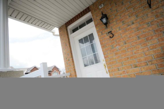 http://cdn.canadapropertylisting.com//Property/medium/3/2016/3/24/3-bedroom-property-for-sale-5247670711794066606.jpg