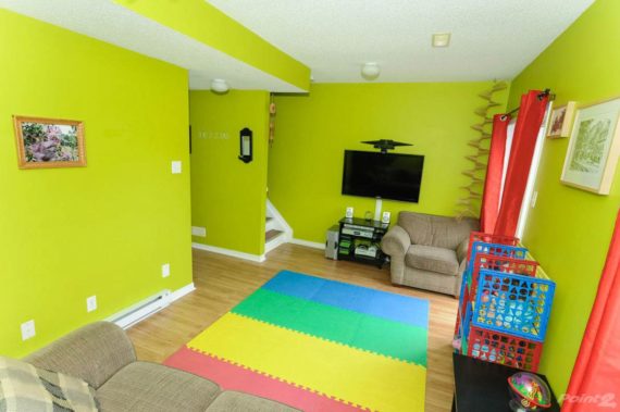 http://cdn.canadapropertylisting.com//Property/medium/3/2016/3/24/3-bedroom-property-for-sale-5247670711794266626.jpg
