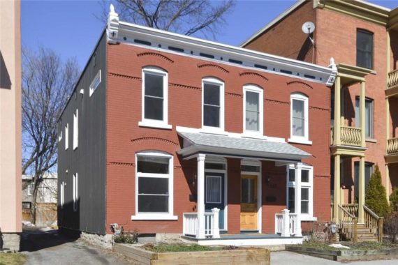 http://cdn.canadapropertylisting.com//Property/medium/3/2016/3/24/3-bedroom-single-family-property-for-sale-5247670711809228122.jpg
