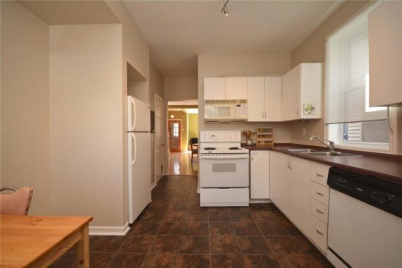 http://cdn.canadapropertylisting.com//Property/medium/3/2016/3/24/3-bedroom-single-family-property-for-sale-5247670711809318131.jpg