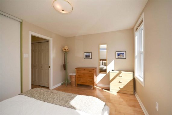 http://cdn.canadapropertylisting.com//Property/medium/3/2016/3/24/3-bedroom-single-family-property-for-sale-5247670711809358135.jpg