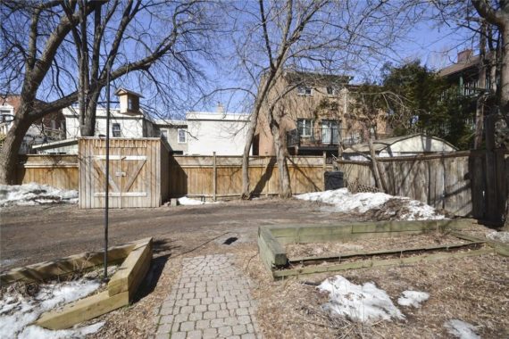 http://cdn.canadapropertylisting.com//Property/medium/3/2016/3/24/3-bedroom-single-family-property-for-sale-5247670711809428142.jpg