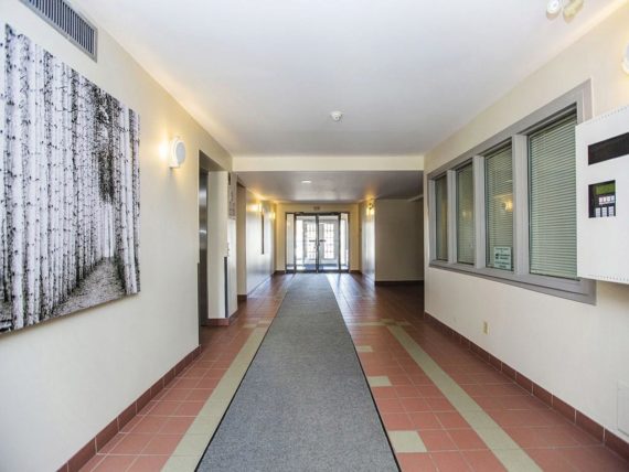 http://cdn.canadapropertylisting.com//Property/medium/3/2016/3/26/1-bedroom-single-family-property-for-sale-5247670711892936492.jpg