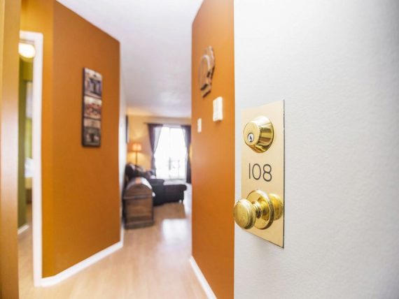 http://cdn.canadapropertylisting.com//Property/medium/3/2016/3/26/1-bedroom-single-family-property-for-sale-5247670711892946493.jpg