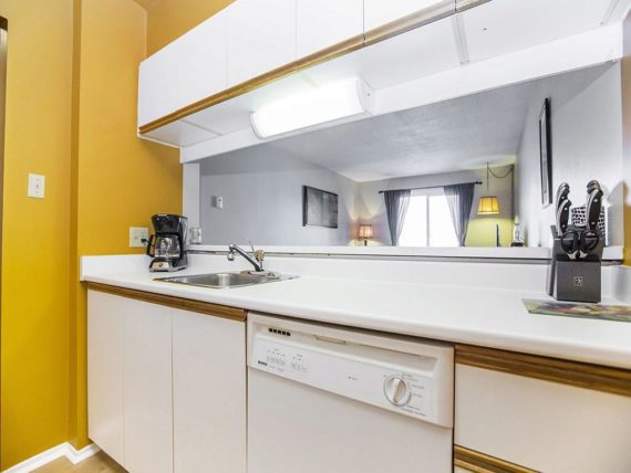 http://cdn.canadapropertylisting.com//Property/medium/3/2016/3/26/1-bedroom-single-family-property-for-sale-5247670711892976496.jpg