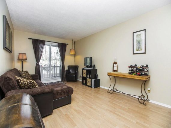 http://cdn.canadapropertylisting.com//Property/medium/3/2016/3/26/1-bedroom-single-family-property-for-sale-5247670711892996498.jpg