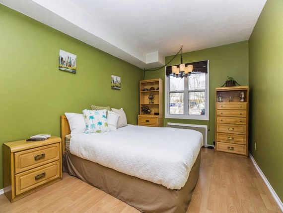 http://cdn.canadapropertylisting.com//Property/medium/3/2016/3/26/1-bedroom-single-family-property-for-sale-5247670711893016500.jpg
