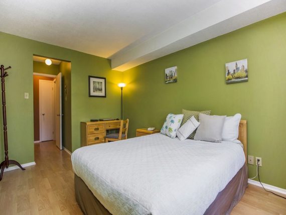 http://cdn.canadapropertylisting.com//Property/medium/3/2016/3/26/1-bedroom-single-family-property-for-sale-5247670711893036502.jpg