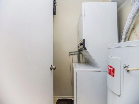 http://cdn.canadapropertylisting.com//Property/medium/3/2016/3/26/1-bedroom-single-family-property-for-sale-5247670711893056504.jpg