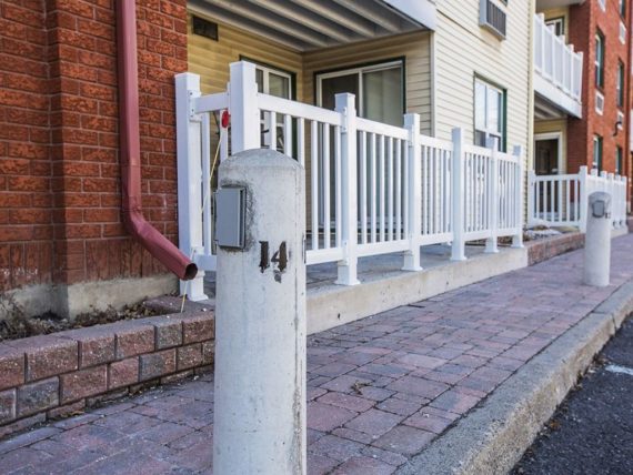 http://cdn.canadapropertylisting.com//Property/medium/3/2016/3/26/1-bedroom-single-family-property-for-sale-5247670711893086507.jpg