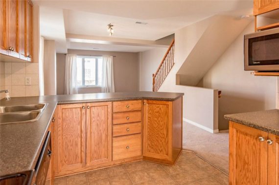 http://cdn.canadapropertylisting.com//Property/medium/3/2016/3/26/2-bedroom-single-family-property-for-sale-5247670711902547453.jpg