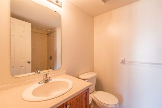 http://cdn.canadapropertylisting.com//Property/medium/3/2016/3/26/2-bedroom-single-family-property-for-sale-5247670711902627461.jpg