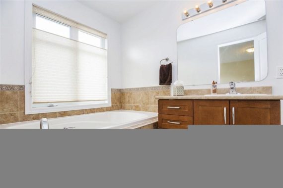http://cdn.canadapropertylisting.com//Property/medium/3/2016/3/26/3-bedroom-single-family-property-for-sale-5247670711895216720.jpg