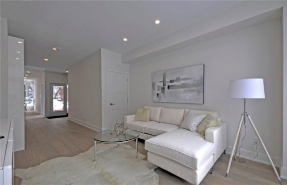 http://cdn.canadapropertylisting.com//Property/medium/3/2016/3/26/3-bedroom-single-family-property-for-sale-5247670711897886987.jpg