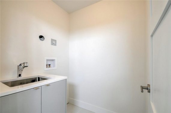 http://cdn.canadapropertylisting.com//Property/medium/3/2016/3/26/3-bedroom-single-family-property-for-sale-5247670711897946993.jpg