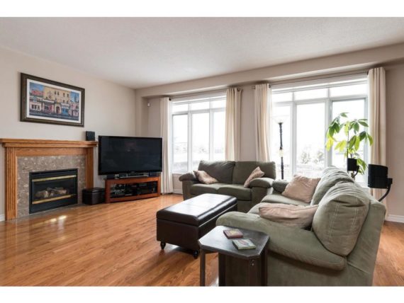 http://cdn.canadapropertylisting.com//Property/medium/3/2016/3/26/4-bedroom-single-family-property-for-sale-5247670711891446343.jpg
