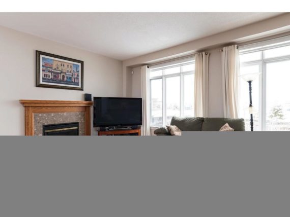 http://cdn.canadapropertylisting.com//Property/medium/3/2016/3/26/4-bedroom-single-family-property-for-sale-5247670711891456344.jpg
