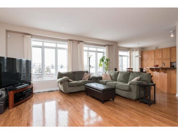 http://cdn.canadapropertylisting.com//Property/medium/3/2016/3/26/4-bedroom-single-family-property-for-sale-5247670711891466345.jpg