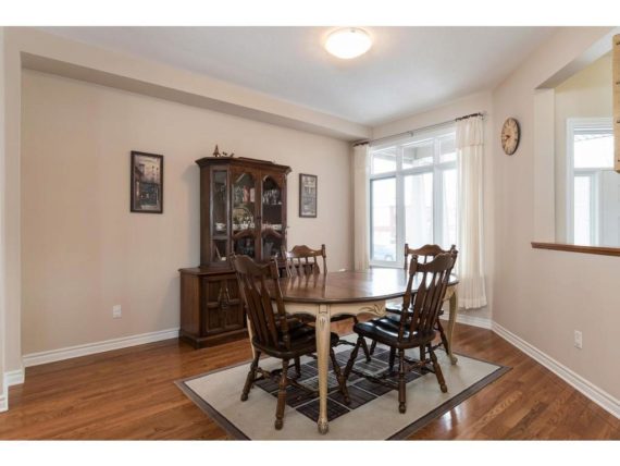 http://cdn.canadapropertylisting.com//Property/medium/3/2016/3/26/4-bedroom-single-family-property-for-sale-5247670711891486347.jpg