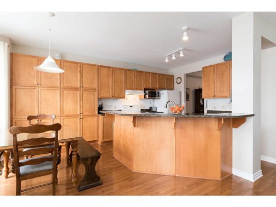 http://cdn.canadapropertylisting.com//Property/medium/3/2016/3/26/4-bedroom-single-family-property-for-sale-5247670711891496348.jpg