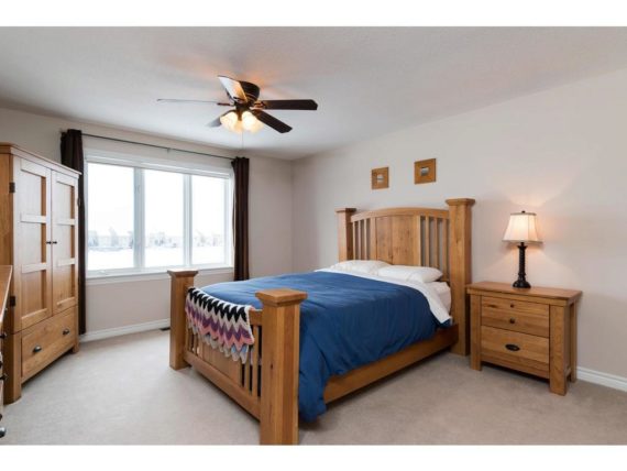 http://cdn.canadapropertylisting.com//Property/medium/3/2016/3/26/4-bedroom-single-family-property-for-sale-5247670711891556354.jpg