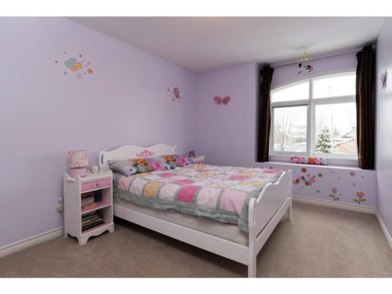 http://cdn.canadapropertylisting.com//Property/medium/3/2016/3/26/4-bedroom-single-family-property-for-sale-5247670711891586357.jpg