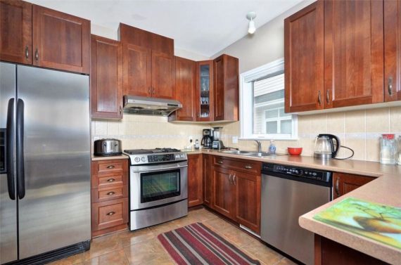 http://cdn.canadapropertylisting.com//Property/medium/3/2016/3/31/3-bedroom-single-family-property-for-sale-5247670711916788877.jpg