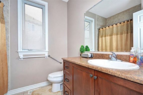 http://cdn.canadapropertylisting.com//Property/medium/3/2016/3/31/3-bedroom-single-family-property-for-sale-5247670711916848883.jpg