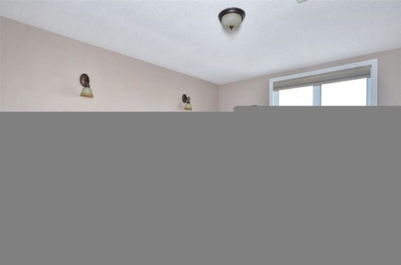 http://cdn.canadapropertylisting.com//Property/medium/3/2016/3/31/3-bedroom-single-family-property-for-sale-5247670711916868885.jpg