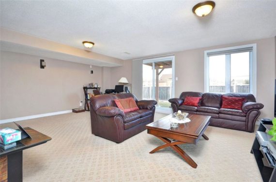 http://cdn.canadapropertylisting.com//Property/medium/3/2016/3/31/3-bedroom-single-family-property-for-sale-5247670711916898888.jpg