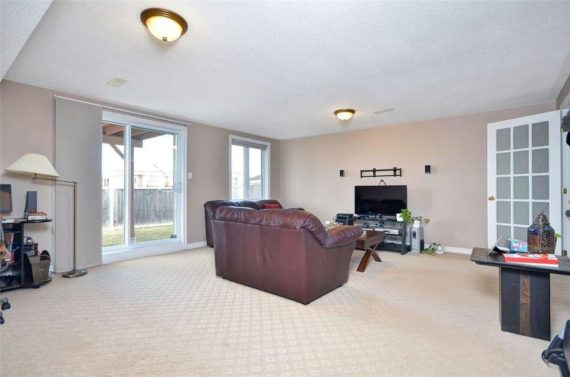 http://cdn.canadapropertylisting.com//Property/medium/3/2016/3/31/3-bedroom-single-family-property-for-sale-5247670711916908889.jpg