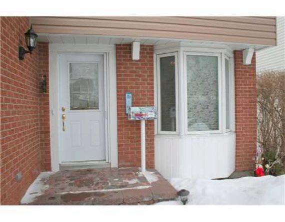 http://cdn.canadapropertylisting.com//Property/medium/3/2016/3/31/3-bedroom-single-family-property-for-sale-5247670711916968895.jpg
