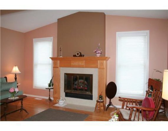 http://cdn.canadapropertylisting.com//Property/medium/3/2016/3/31/3-bedroom-single-family-property-for-sale-5247670711917008899.jpg