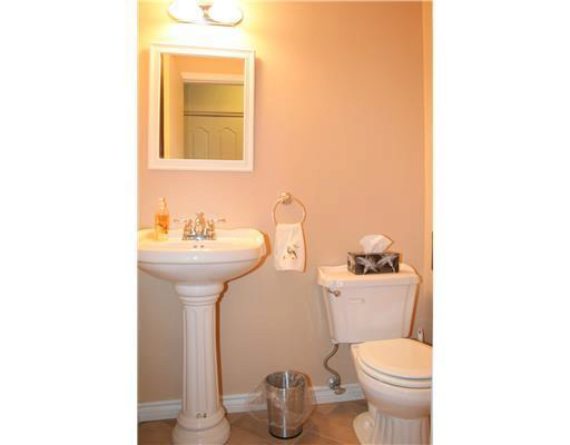 http://cdn.canadapropertylisting.com//Property/medium/3/2016/3/31/3-bedroom-single-family-property-for-sale-5247670711917058904.jpg