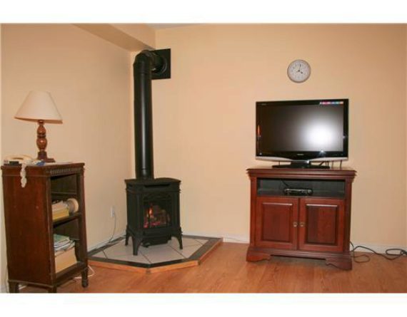 http://cdn.canadapropertylisting.com//Property/medium/3/2016/3/31/3-bedroom-single-family-property-for-sale-5247670711917128911.jpg