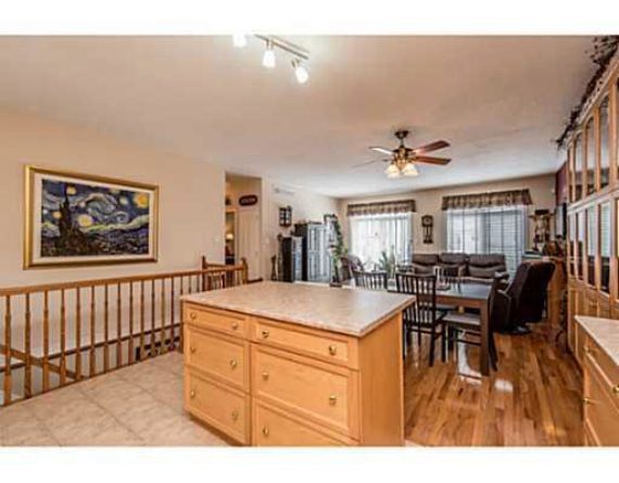 http://cdn.canadapropertylisting.com//Property/medium/3/2016/3/31/3-bedroom-single-family-property-for-sale-5247670711918729071.jpg