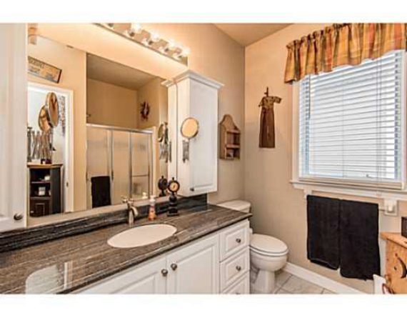 http://cdn.canadapropertylisting.com//Property/medium/3/2016/3/31/3-bedroom-single-family-property-for-sale-5247670711918799078.jpg