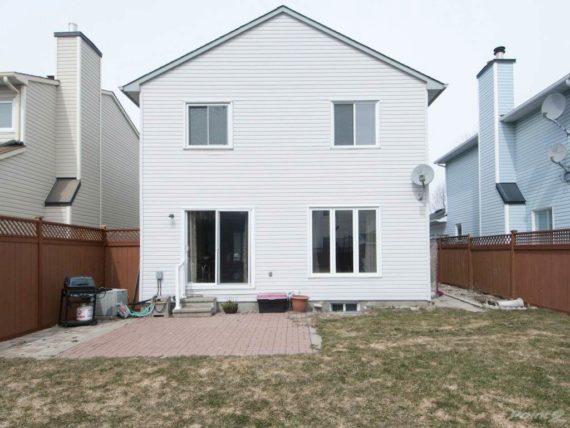 http://cdn.canadapropertylisting.com//Property/medium/3/2016/4/2/3-bedroom-property-for-sale-5247670711923999598.jpg