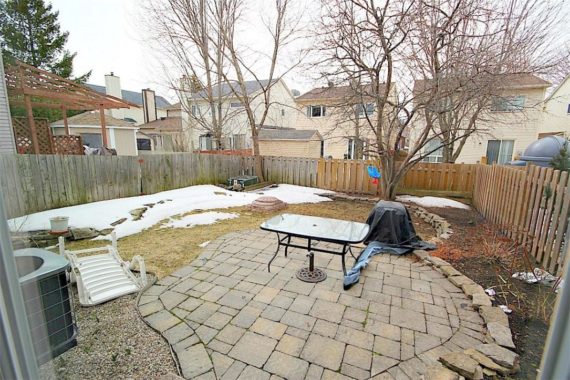 http://cdn.canadapropertylisting.com//Property/medium/3/2016/4/2/3-bedroom-single-family-property-for-sale-5247670711965363734.jpg