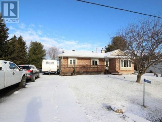 http://cdn.canadapropertylisting.com//Property/medium/3/2016/4/6/3-bedroom-single-family-property-for-sale-5247670712003147512.jpg