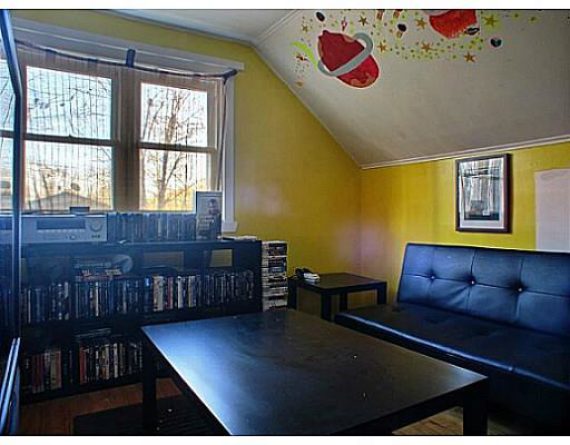 http://cdn.canadapropertylisting.com//Property/medium/3/2016/4/6/3-bedroom-single-family-property-for-sale-5247670712005387736.jpg